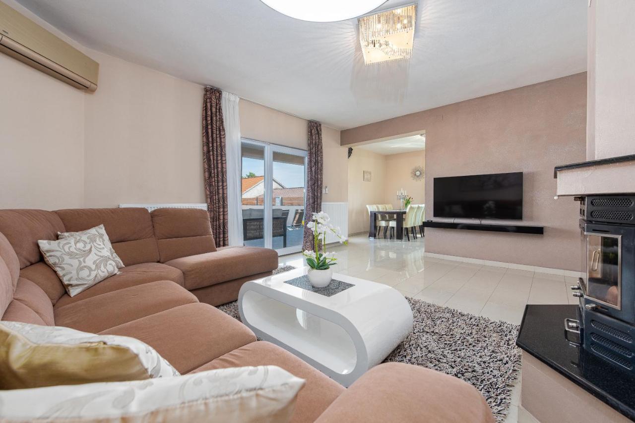 House Karla Vila